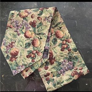 Bess jacquard fruit floral table runner